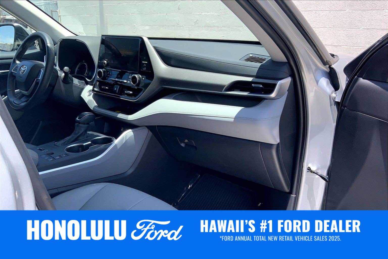 Used 2025 Toyota Highlander XLE AWD/4WD image 23