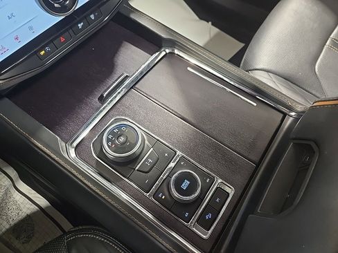 Used 2023 Ford Expedition Platinum image 14