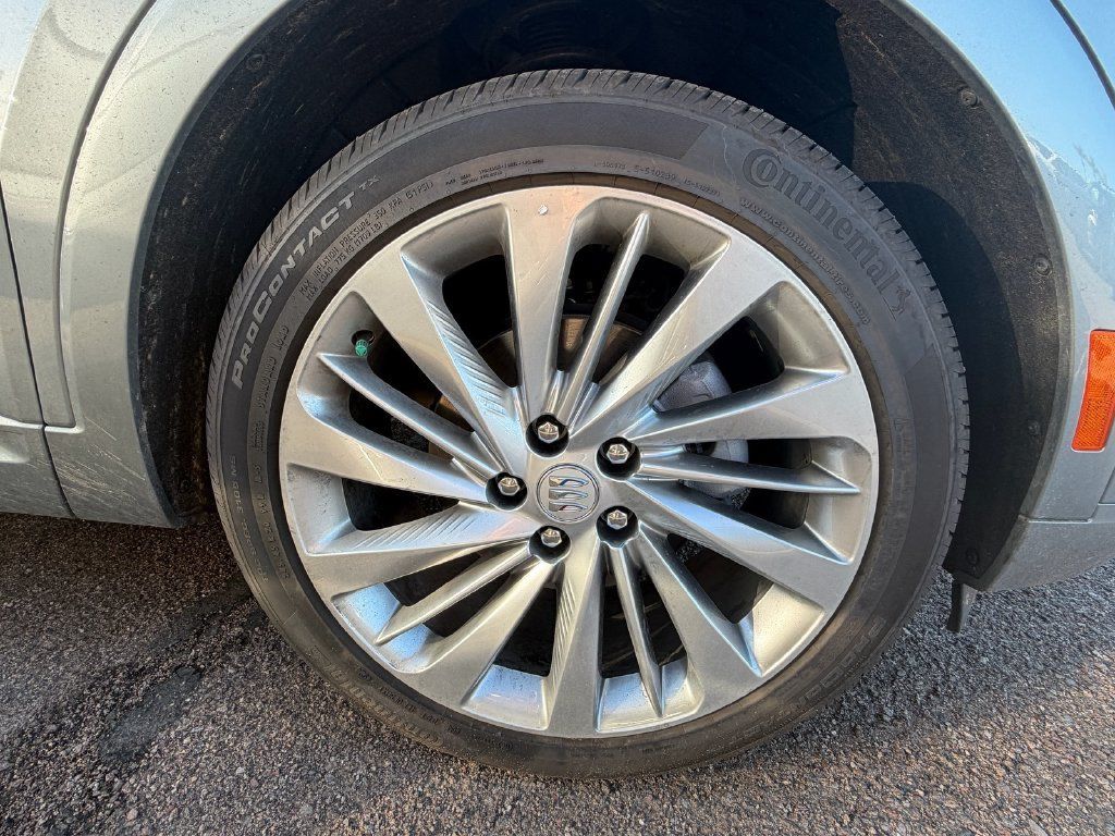 Used 2025 Buick Envision Avenir AWD/4WD image 7