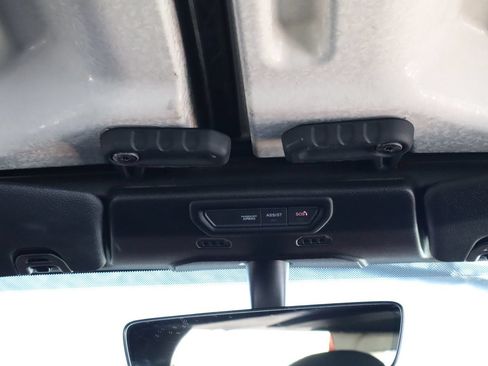 Used 2019 Jeep Wrangler Unlimited Sahara w/ Uconnect 4C Nav & Sound Group AWD/4WD image 34