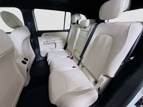 Used 2024 Mercedes-Benz GLB 250 4MATIC image 24