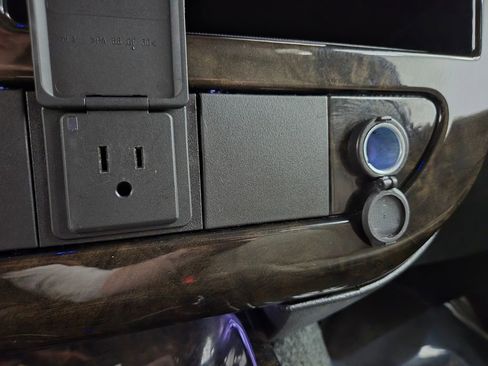 Used 2023 Chevrolet Express 2500 Extended image 31