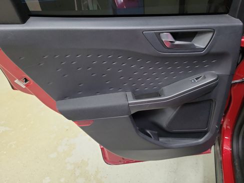 Used 2020 Ford Escape SE image 10