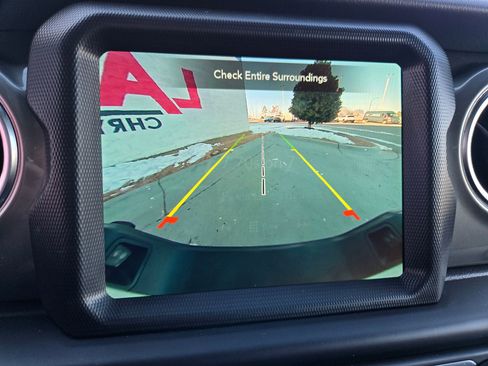 Used 2023 Jeep Gladiator Overland image 34