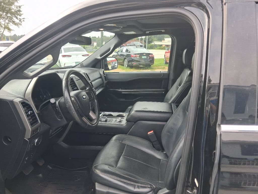 Used 2018 Ford Expedition XLT w/ Equipment Group 202A AWD/4WD image 5