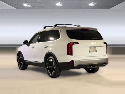 Used 2025 Kia Telluride S AWD/4WD image 3