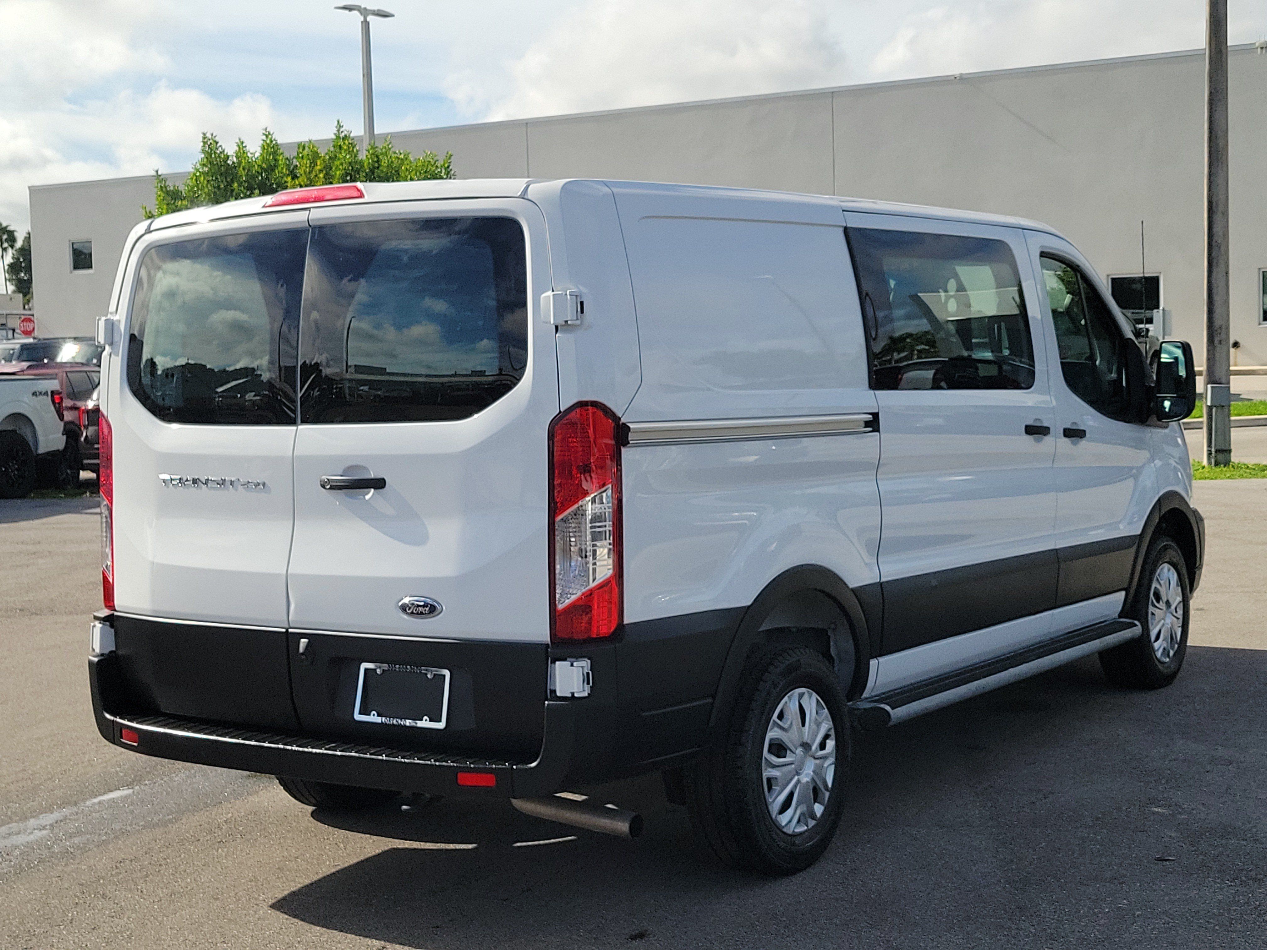 Used 2025 Ford Transit 250 Low Roof w/ Exterior Upgrade Package RWD image 5