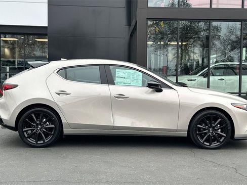 New 2025 MAZDA MAZDA3 Hatchback w/Premium Plus Pkg image 4