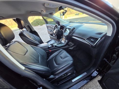 Used 2018 Ford Edge Titanium image 34