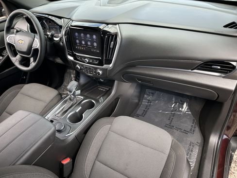Used 2023 Chevrolet Traverse LT FWD image 11