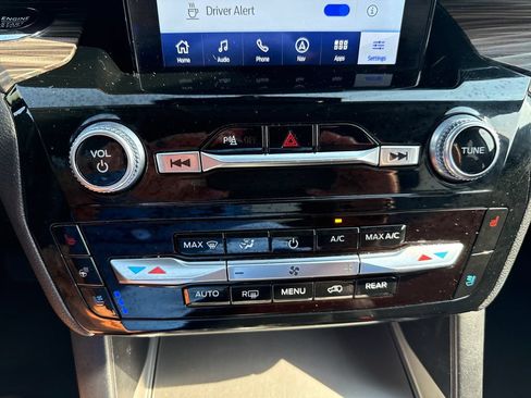 Used 2023 Ford Explorer Limited w/ Limited Technology Package AWD/4WD image 15