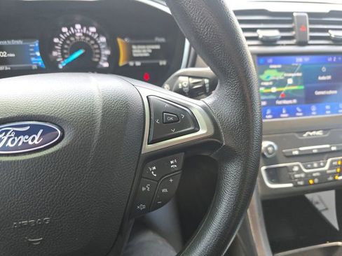 Used 2020 Ford Fusion SE FWD image 18