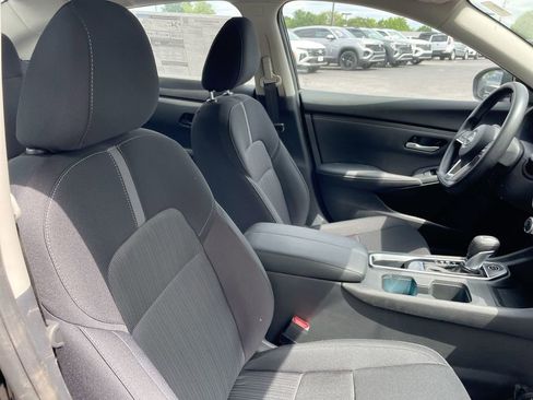 Used 2025 Nissan Sentra SV w/ Trunk Package image 32