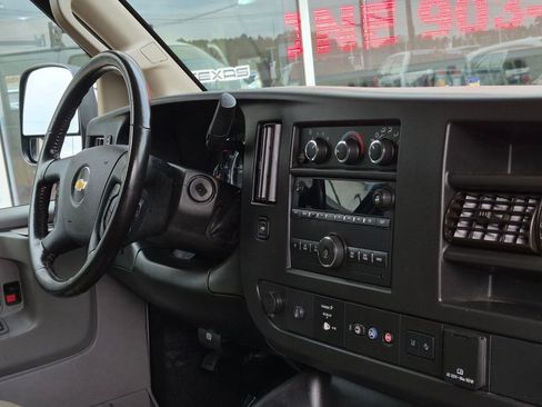 Used 2020 Chevrolet Express 3500 w/ Driver Convenience Package image 17