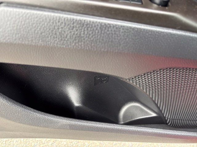 Used 2023 Toyota Camry XSE FWD image 15