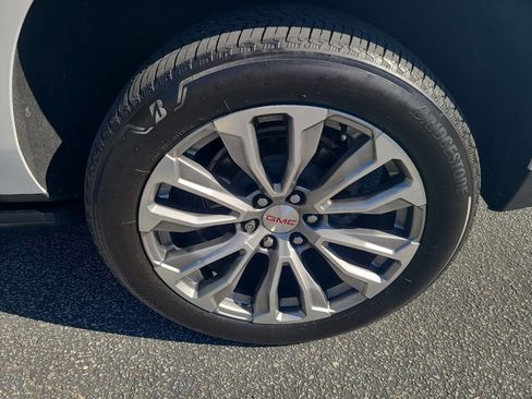 Used 2021 GMC Yukon XL Denali w/ Denali Premium Package image 14