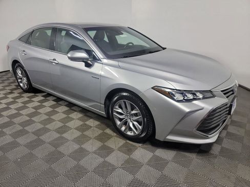 Used 2019 Toyota Avalon XLE image 1