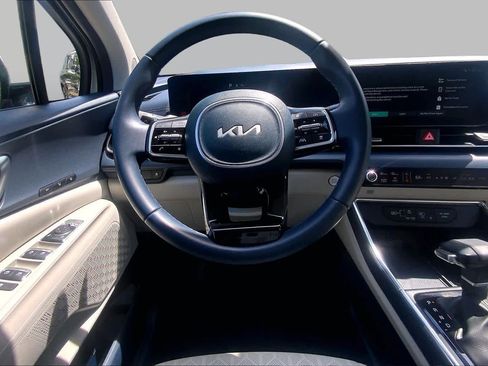 Certified 2025 Kia Carnival EX FWD image 6