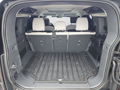 Used 2025 Land Rover Defender 110 S image 26