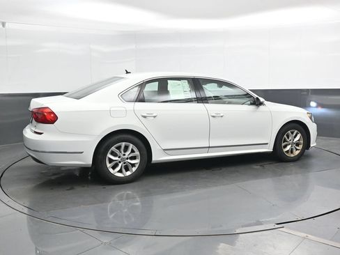 Used 2016 Volkswagen Passat 1.8T S FWD image 2