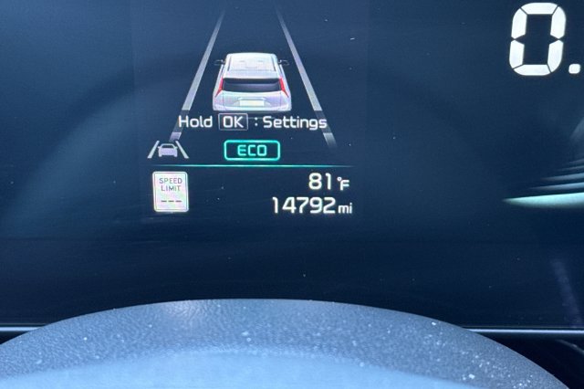 Certified 2025 Kia Niro EX Touring FWD image 35