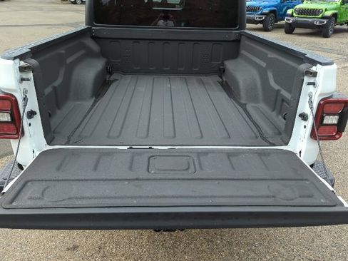 Used 2024 Jeep Gladiator Sport AWD/4WD image 22