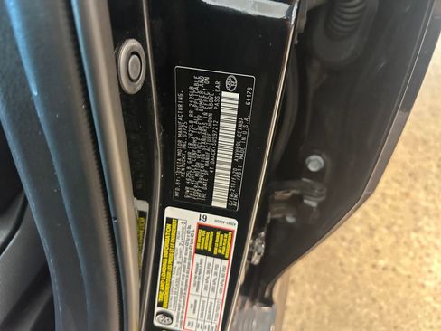 Used 2025 Toyota Camry LE image 28