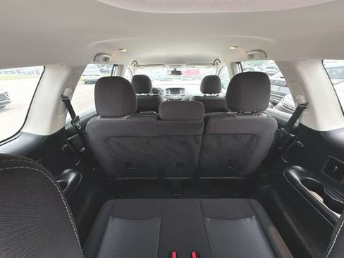Used 2019 Nissan Pathfinder SV AWD/4WD image 19
