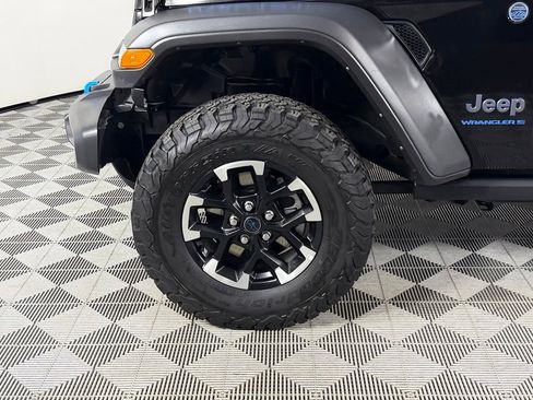 Used 2024 Jeep Wrangler Unlimited Rubicon 4xe AWD/4WD image 12