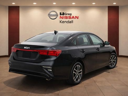 Used 2023 Kia Forte LXS FWD image 4