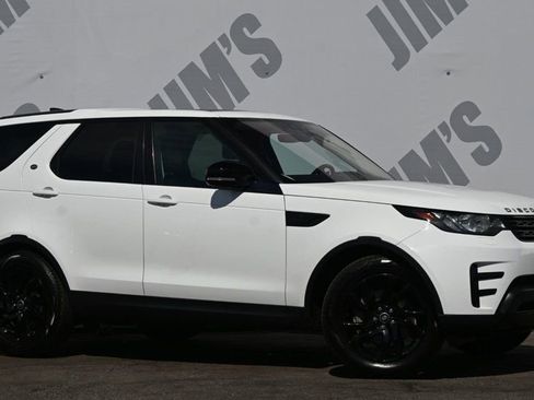Used 2018 Land Rover Discovery SE image 3