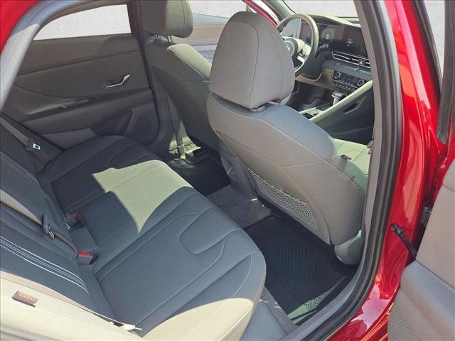 Used 2024 Hyundai Elantra SEL w/ Convenience Package FWD image 21