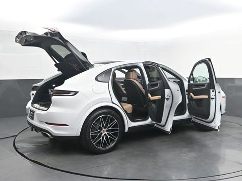 Certified 2025 Porsche Cayenne Coupe AWD/4WD image 43