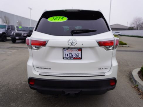 Used 2015 Toyota Highlander XLE image 9
