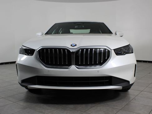 New 2026 BMW 530i xDrive w/ Premium Package image 6