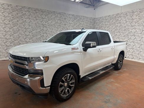 Used 2022 Chevrolet Silverado 1500 LT AWD/4WD image 3