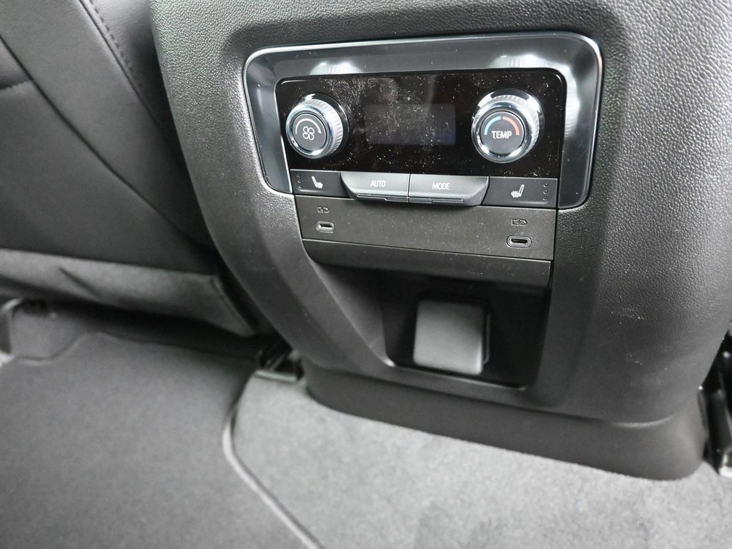 Used 2025 Chevrolet Suburban Premier AWD/4WD image 12