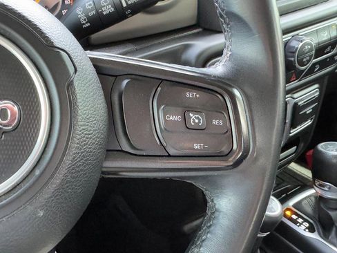 Used 2018 Jeep Wrangler Unlimited Sport S AWD/4WD image 17