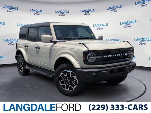New 2026 Ford Bronco Outer Banks AWD/4WD image 1