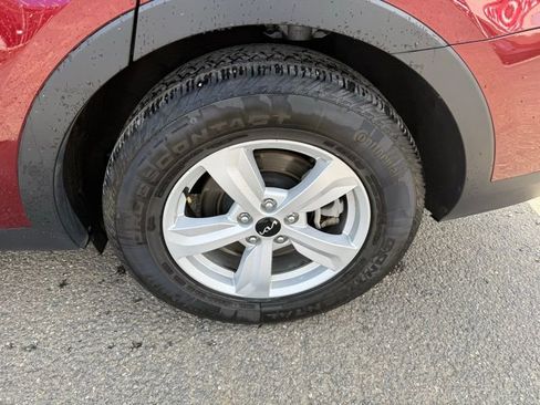 Certified 2024 Kia Sorento LX image 13