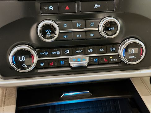 Used 2024 Ford Expedition Max Limited image 24