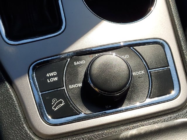 Used 2018 Jeep Grand Cherokee Limited AWD/4WD image 28