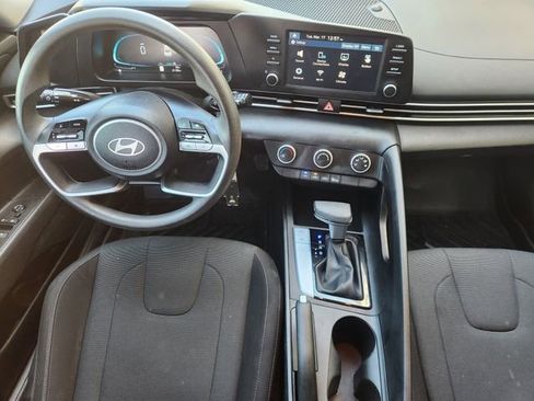 Used 2025 Hyundai Elantra SE FWD image 25