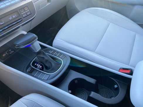 Used 2025 Hyundai Kona SEL image 41