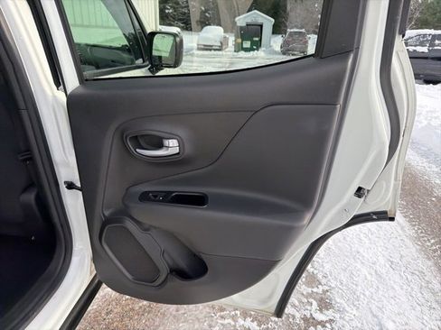 Used 2023 Jeep Renegade Latitude image 35
