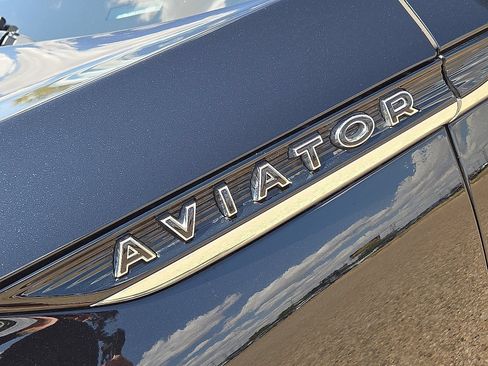 Used 2025 Lincoln Aviator Black Label AWD/4WD image 12