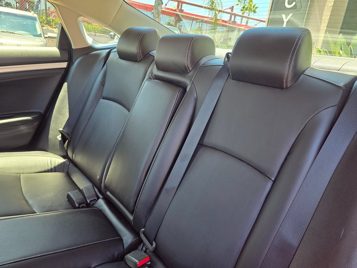 Used 2018 Honda Civic Touring image 23