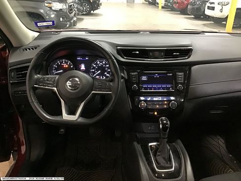 Used 2018 Nissan Rogue SV image 10
