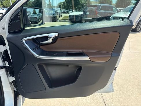 Used 2017 Volvo XC60 T5 Dynamic w/ Preferred Option Package AWD/4WD image 10