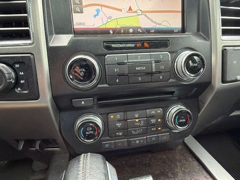Used 2015 Ford F150 Platinum w/ Equipment Group 701A Luxury AWD/4WD image 33